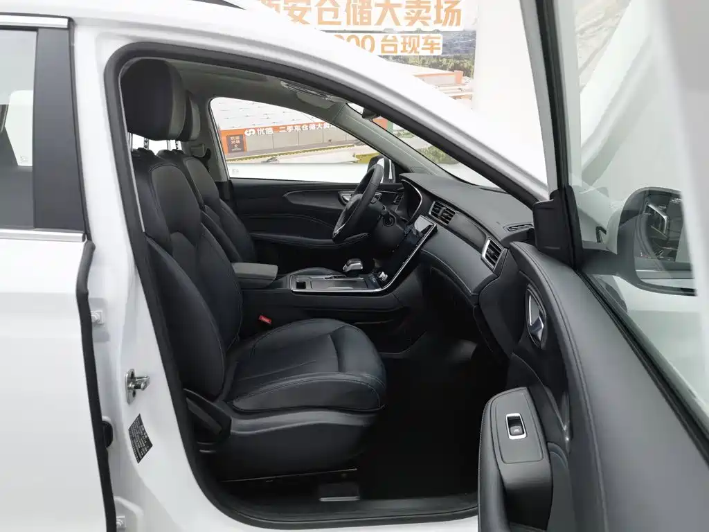 Roewe RX5 2025 — фото 23