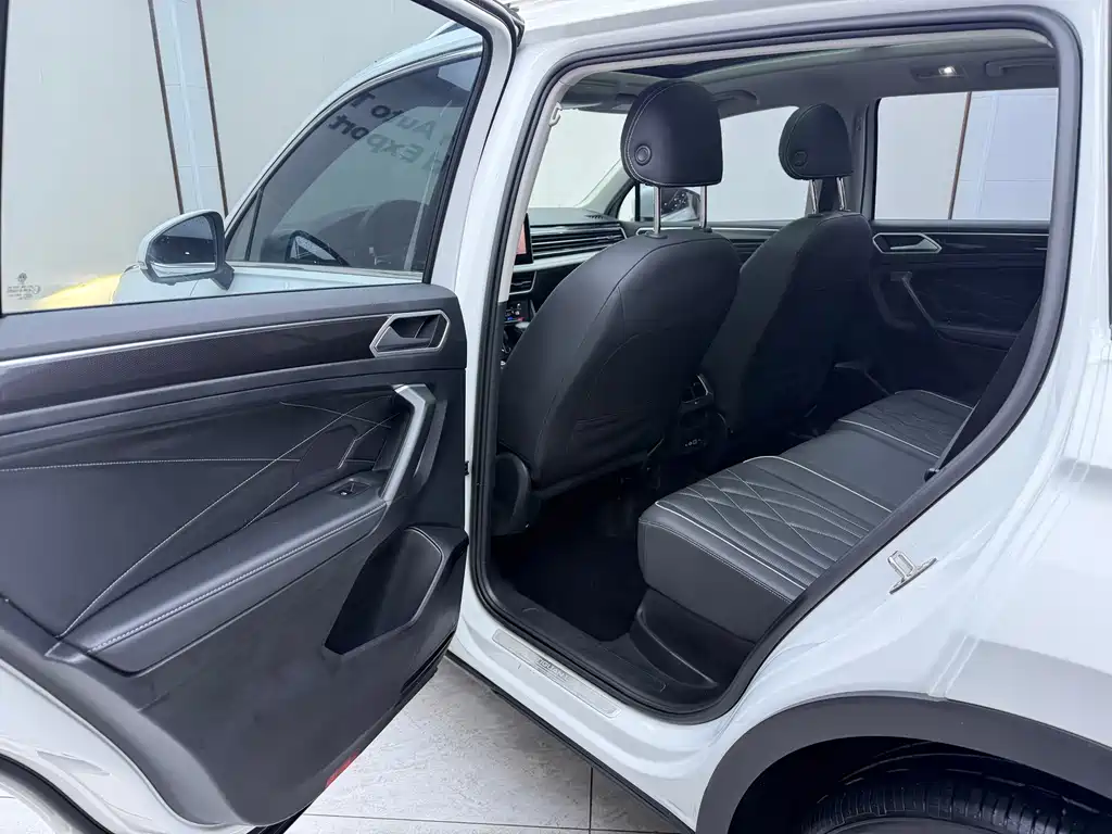 Volkswagen Tiguan L 2023 — фото 15