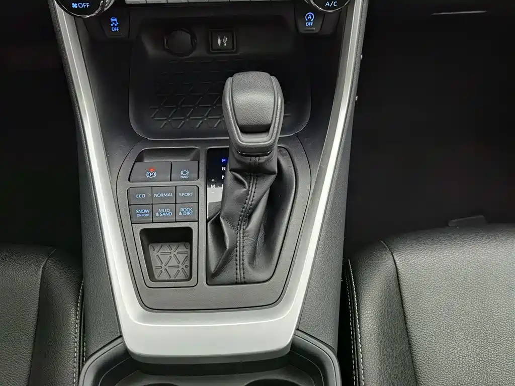 Toyota RAV4 2019 — фото 13