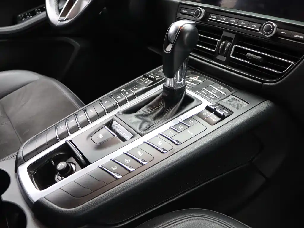 Porsche Macan 2019 — фото 9