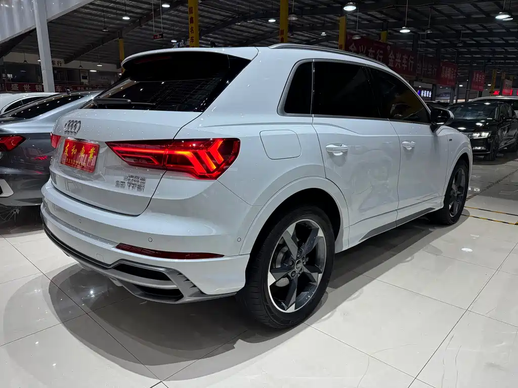 Audi Q3 2023 — фото 12