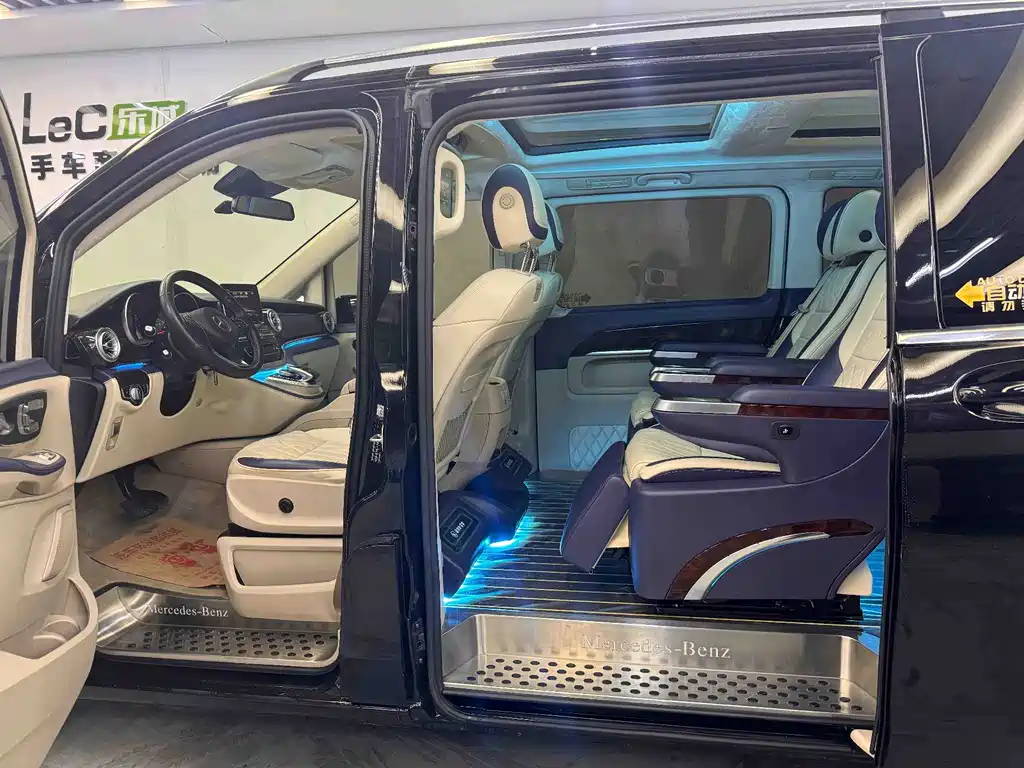 Mercedes-Benz V-Class 2020 — фото 19