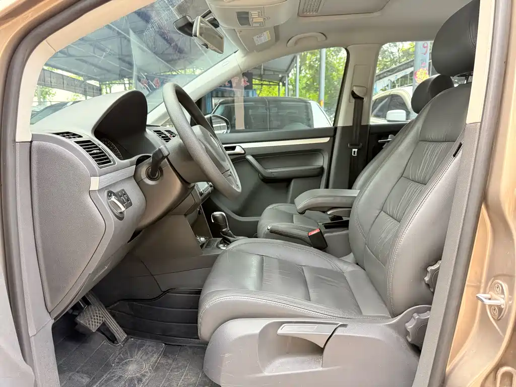 Volkswagen Touran 2015 — фото 2