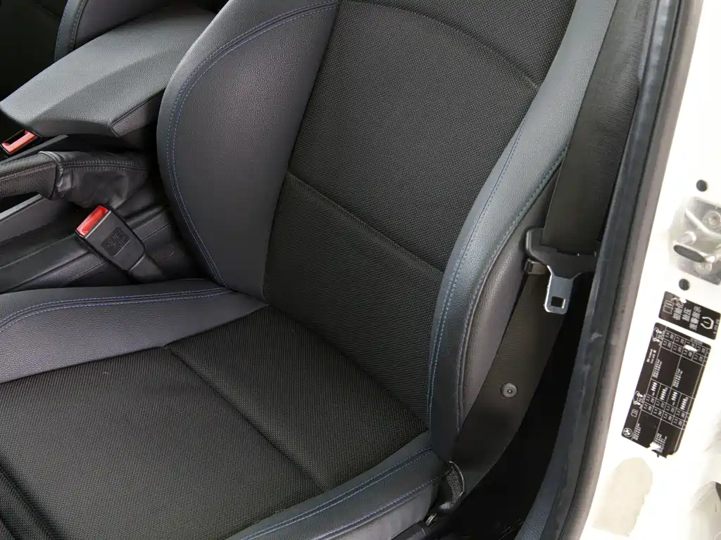 BMW 1 Series 2010 — фото 17
