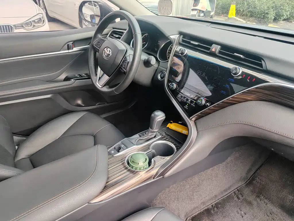 Toyota Camry 2021 — фото 18