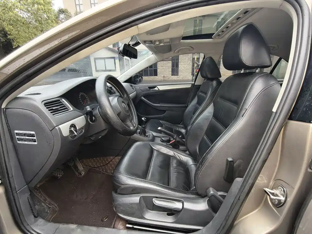 Volkswagen Sagitar 2013