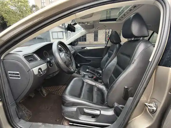 Volkswagen Sagitar 2013