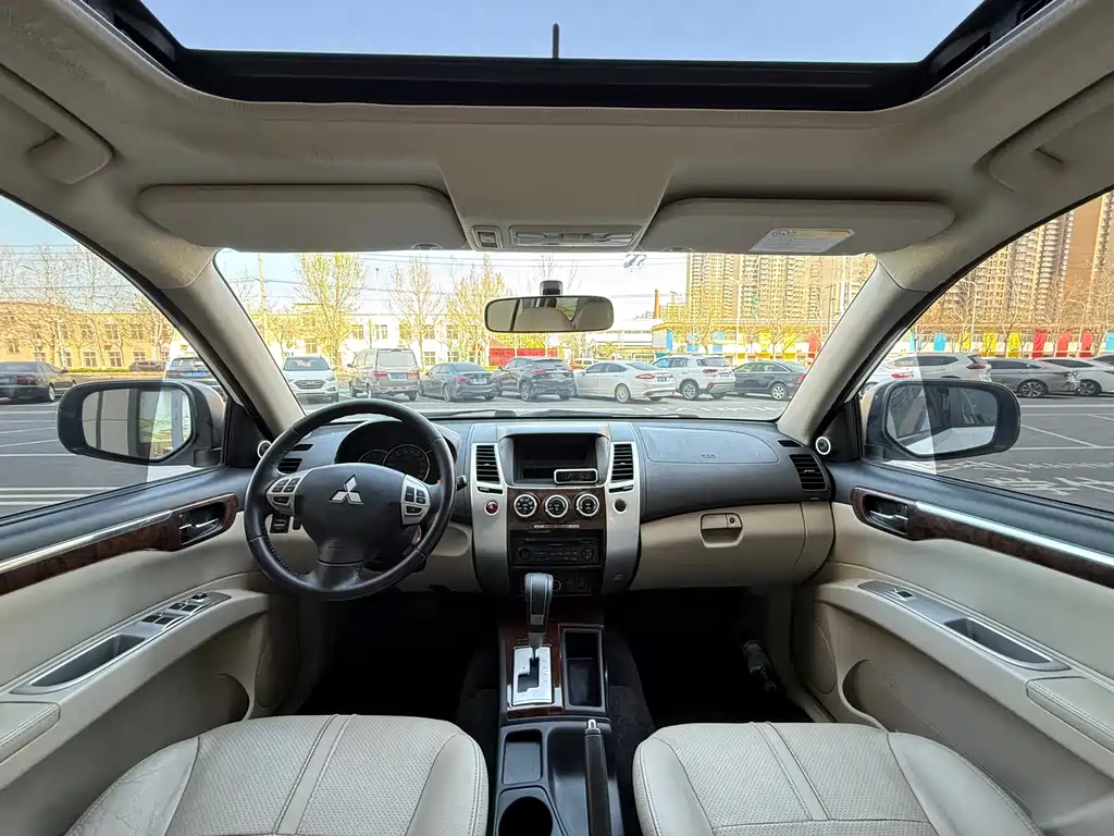 Mitsubishi Pajero Sport 2015 — фото 13