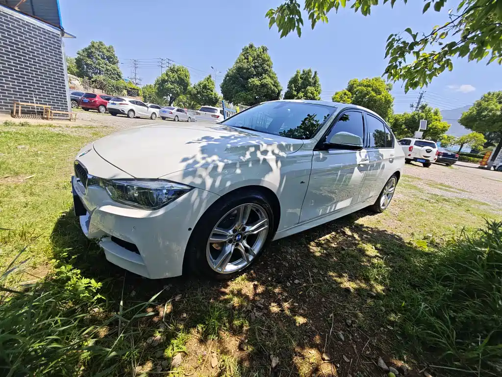 BMW 3 Series 2019 — фото 1