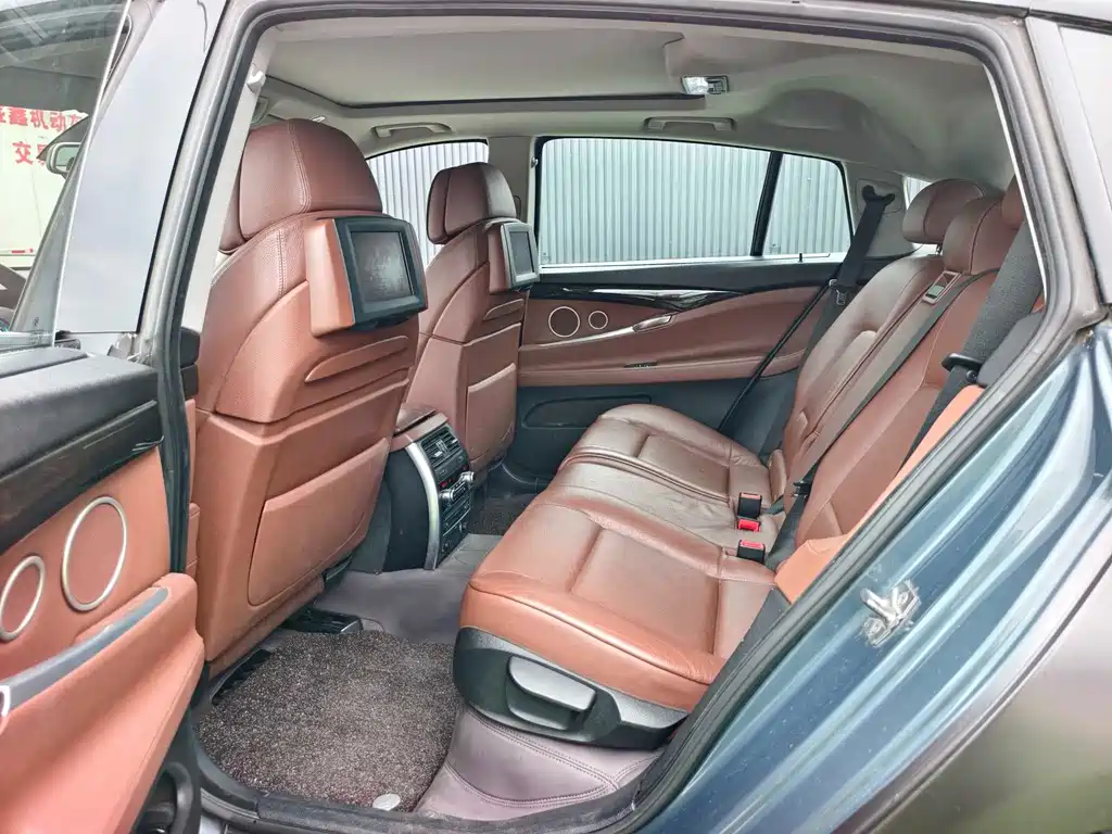 BMW 5 Series GT 2010 — фото 14