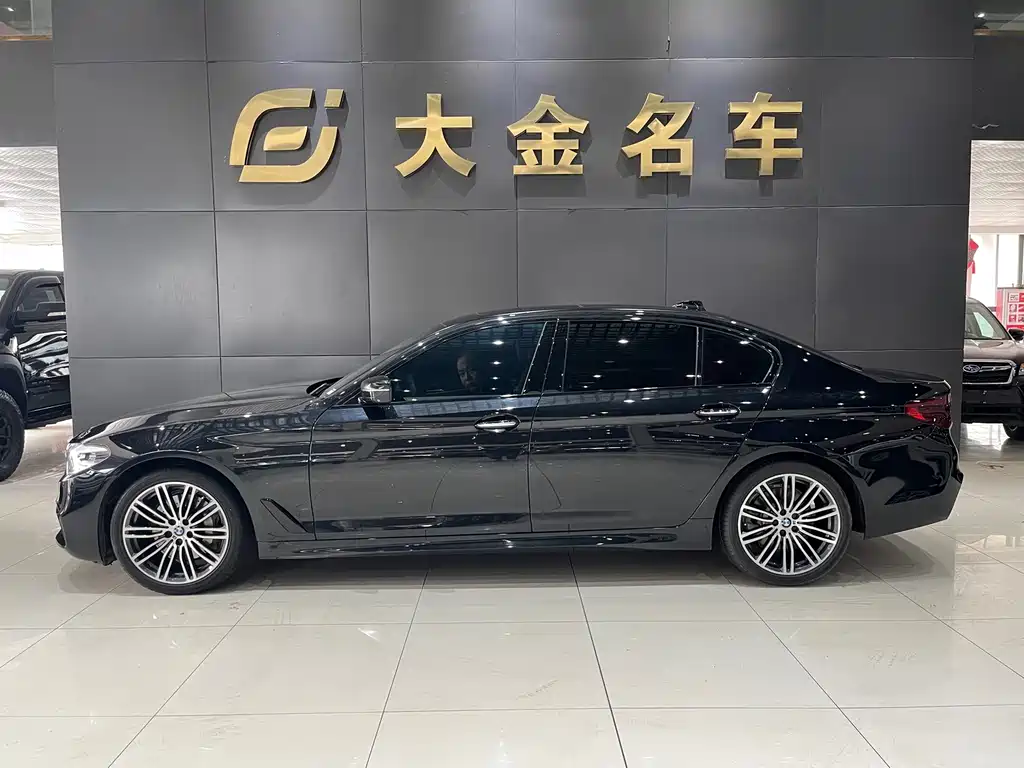 BMW 5 Series 2018 — фото 2