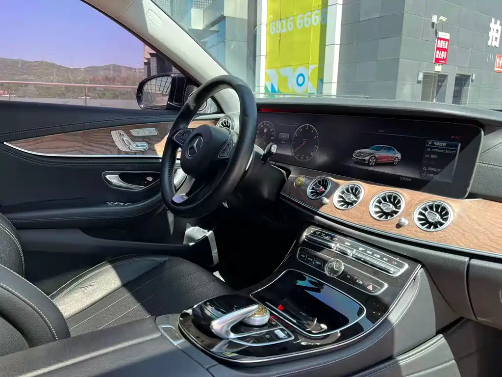 Mercedes-Benz E-Class 2017 — фото 23