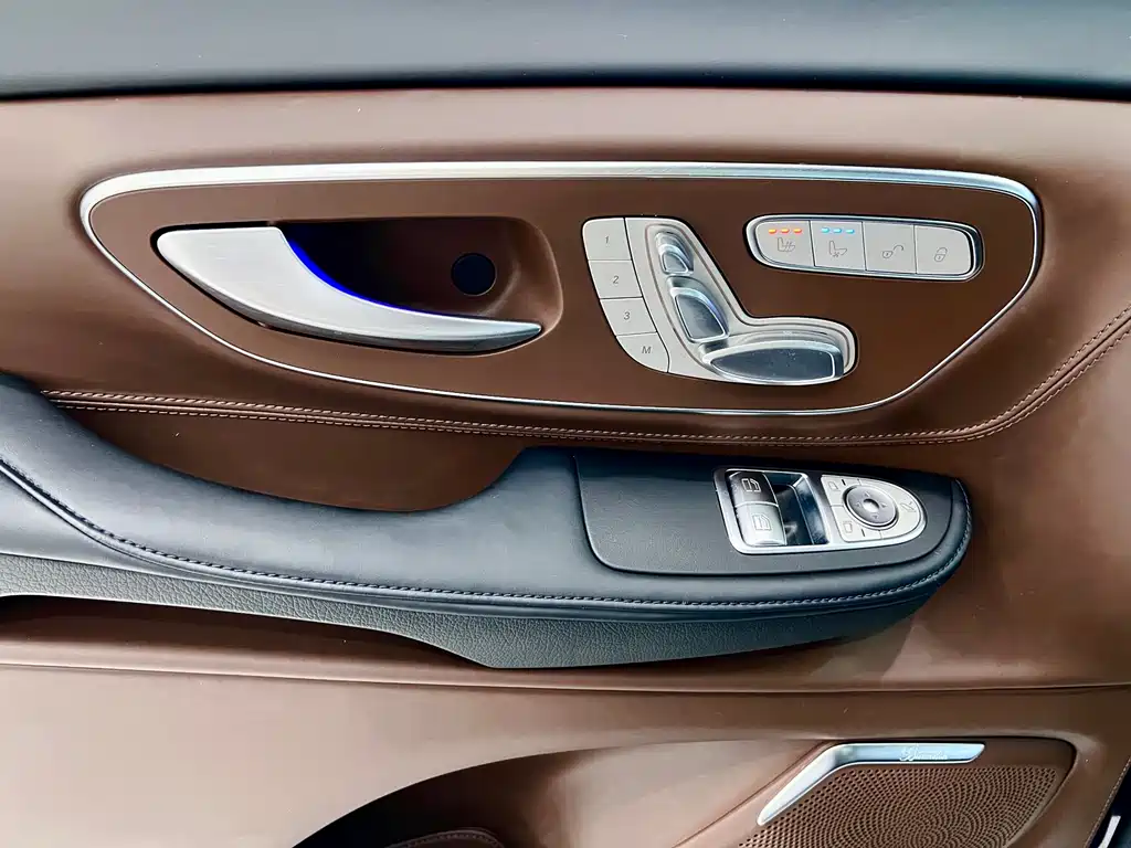 Mercedes-Benz V-Class 2025 — фото 25