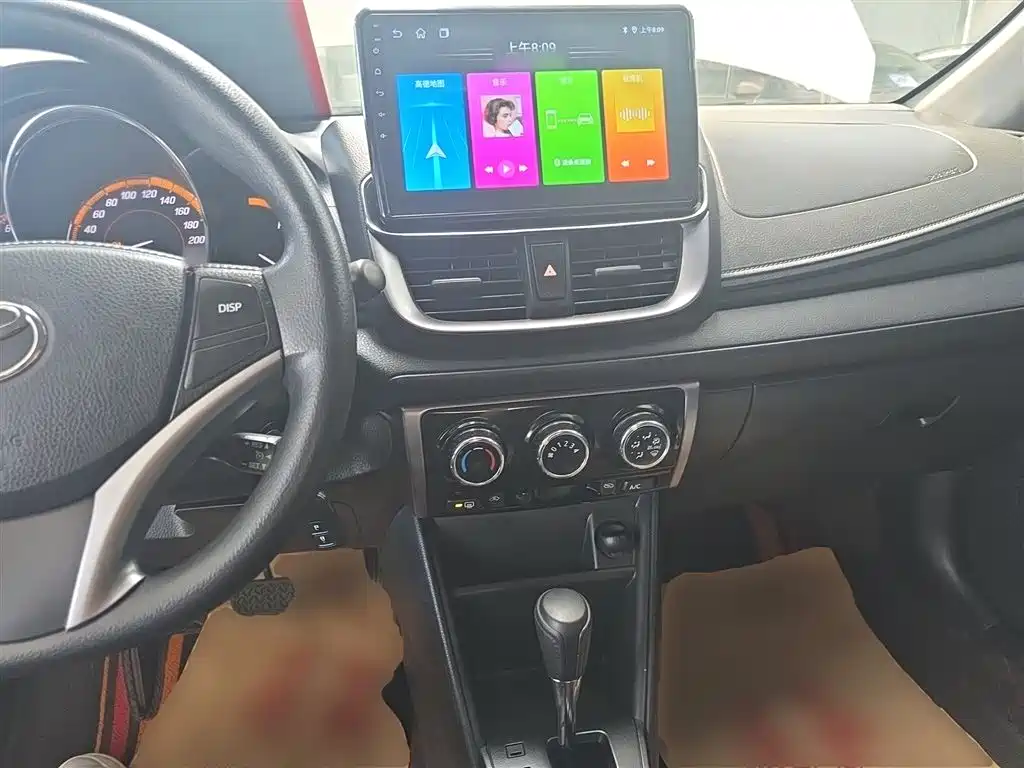 Toyota Yaris L 2023 — фото 10
