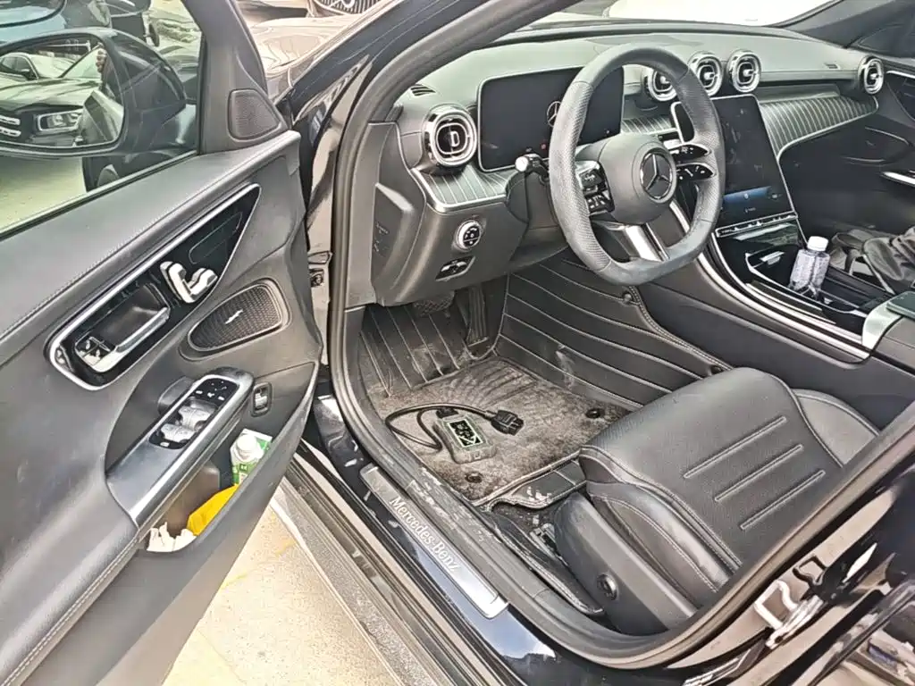 Mercedes-Benz C-Class 2024 — фото 16