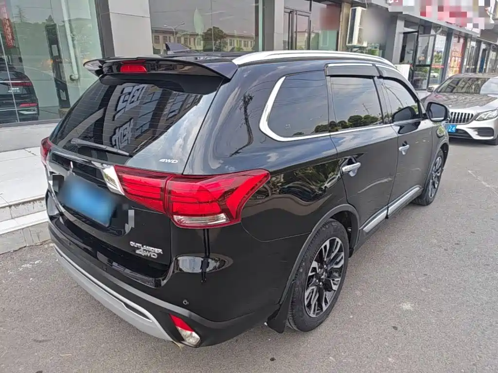 Mitsubishi Outlander 2019 — фото 7