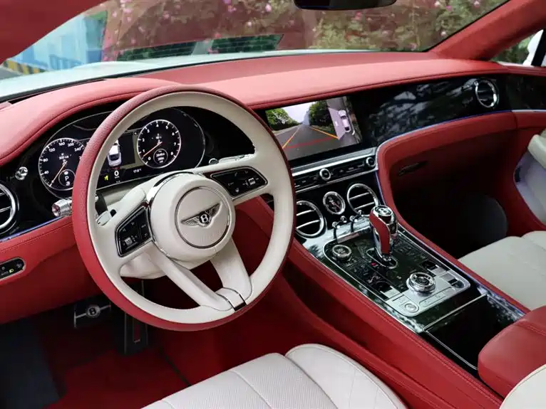 Bentley Continental 2023 — фото 11