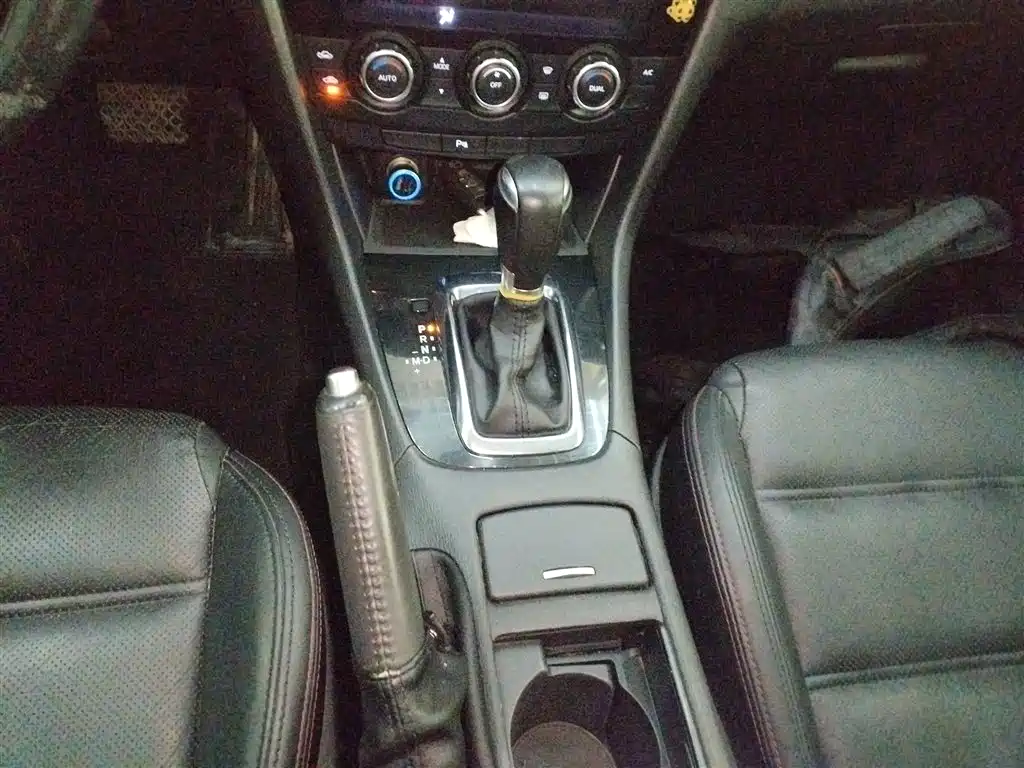 Mazda Atenza 2015 — фото 12
