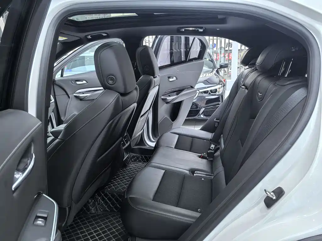 Cadillac XT4 2021 — фото 12