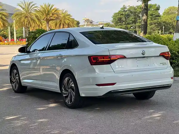 Volkswagen Sagitar 2022