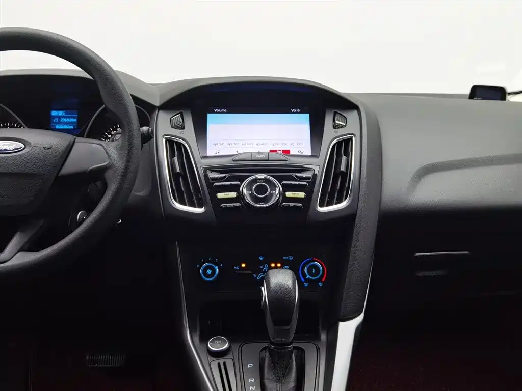 Ford Focus 2017 — фото 12