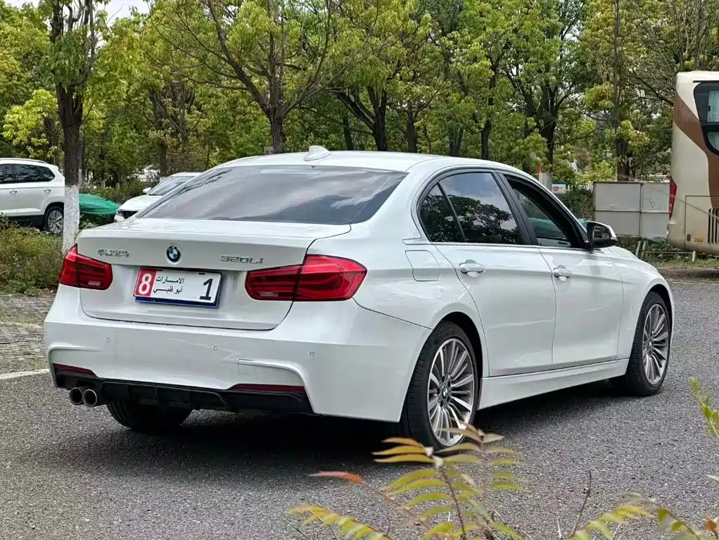 BMW 3 Series 2019 — фото 9