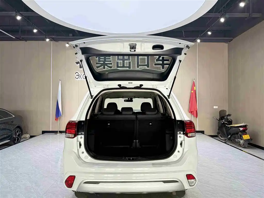 Mitsubishi Outlander 2022 — фото 20