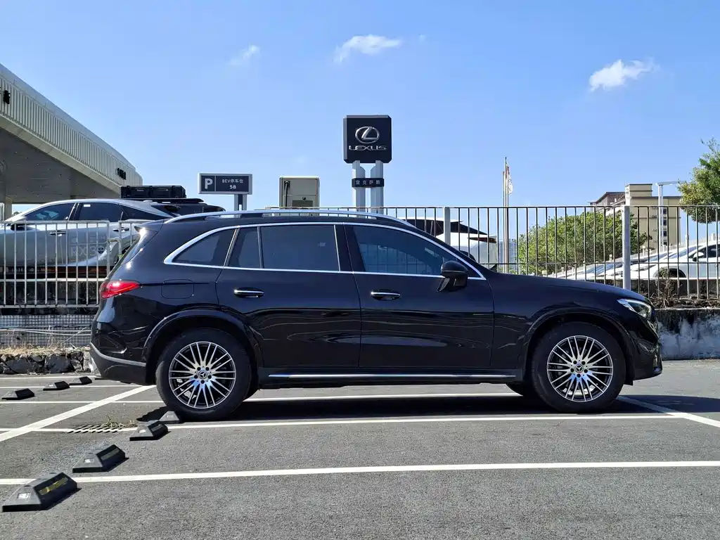Mercedes-Benz GLC 2025