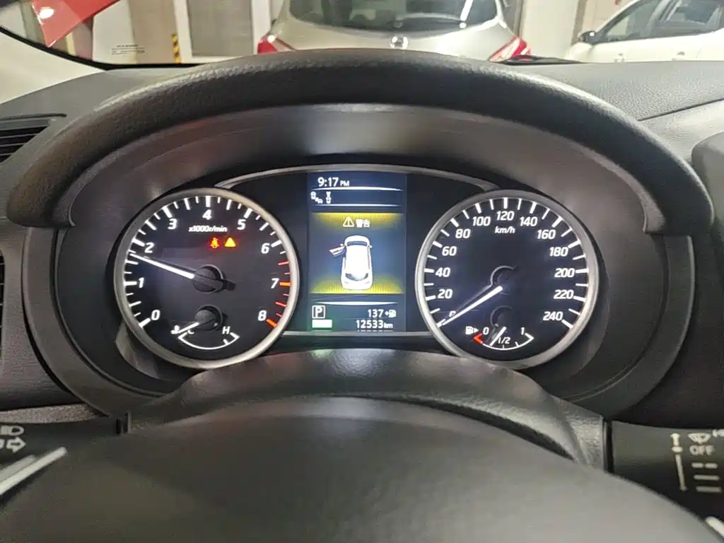 Nissan Tiida 2017 — фото 12