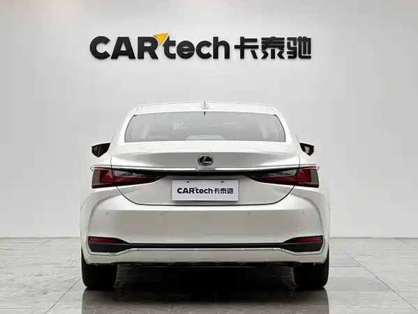 Lexus ES 2023