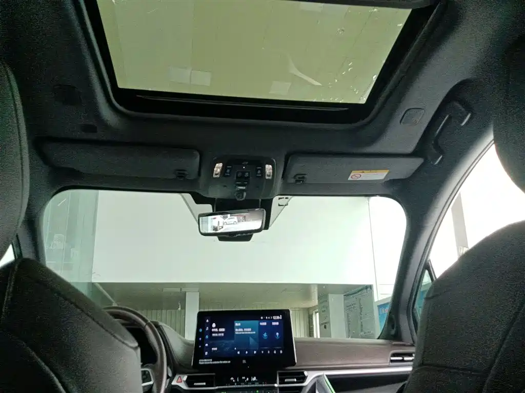 Toyota Sienna 2023 — фото 18