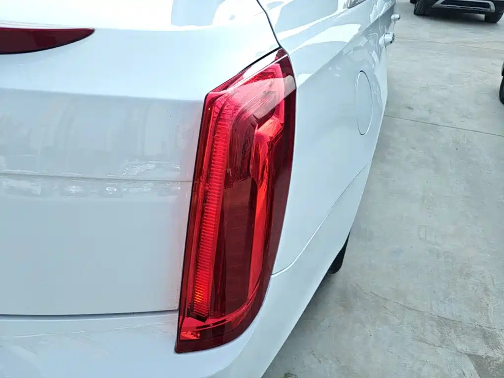 Cadillac XTS 2015 — фото 8