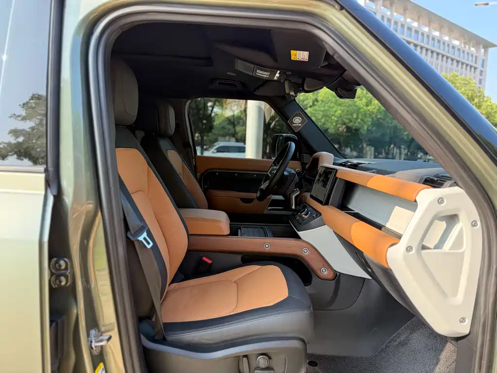 Land Rover Defender 2024 — фото 14