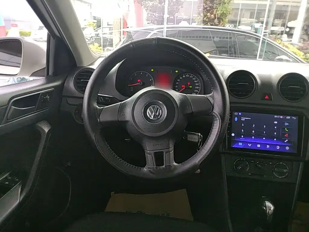 Volkswagen Jetta 2017 — фото 11