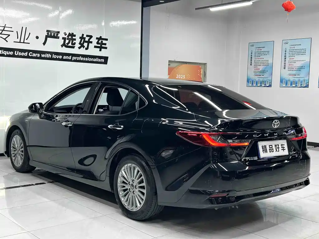 Toyota Camry 2024 — фото 5