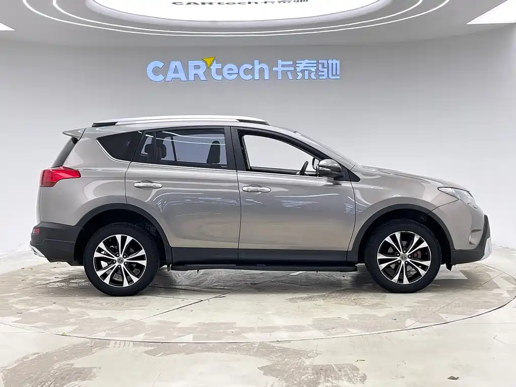 Toyota RAV4 2015 — фото 8