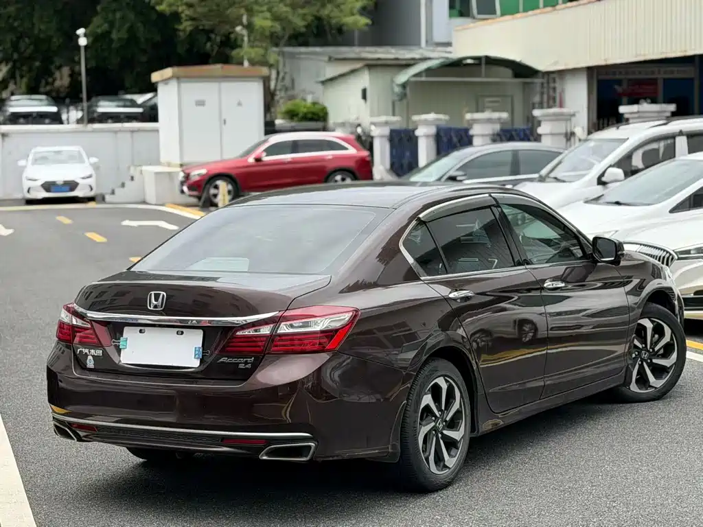 Honda Accord 2016 — фото 18