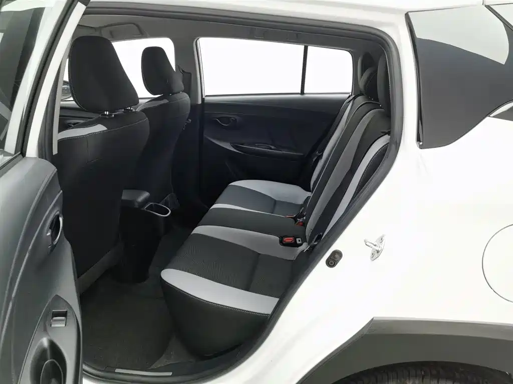 Toyota Yaris L 2020 — фото 15