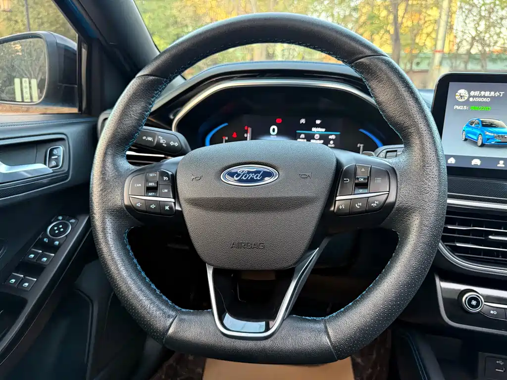 Ford Focus 2022 — фото 11