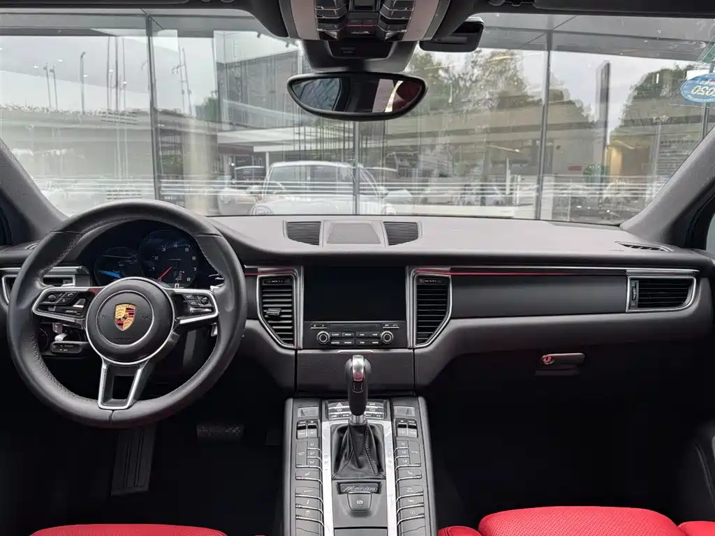 Porsche Macan 2017 — фото 14