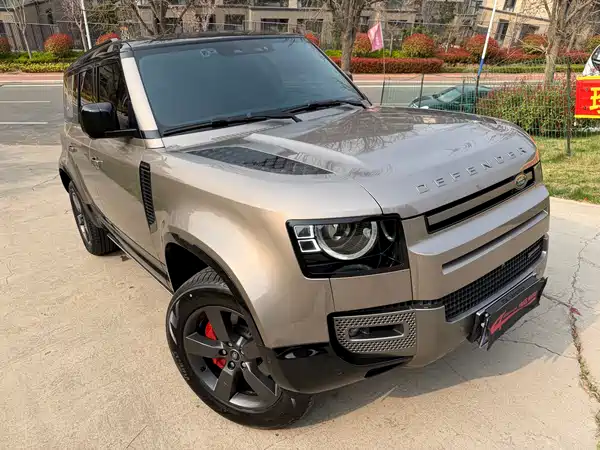 Land Rover Defender 2022
