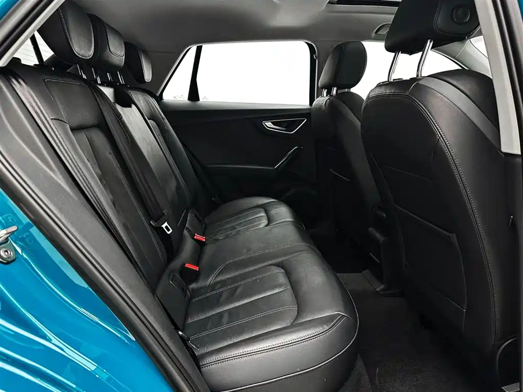 Audi Q2L 2023 — фото 23