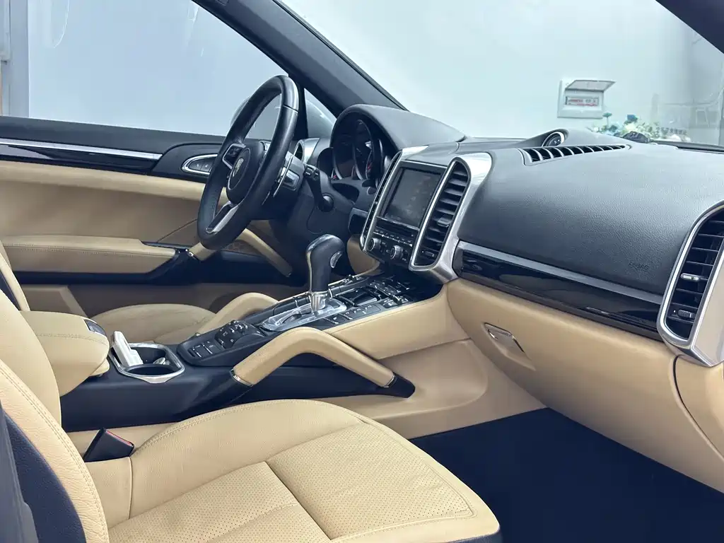 Porsche Cayenne 2016 — фото 14