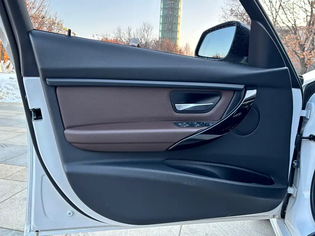 BMW 3 Series 2019 — фото 15