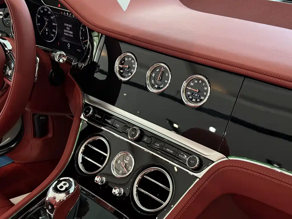 Bentley Continental 2023 — фото 14