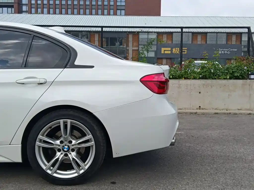 BMW 3 Series 2019 — фото 12