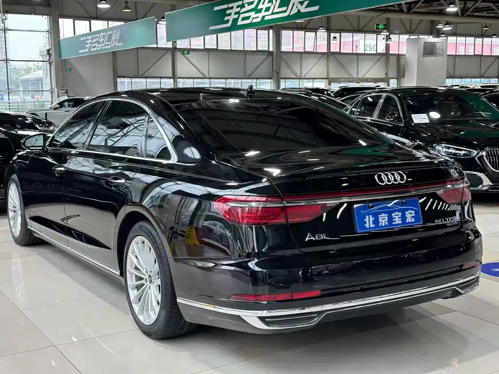 Audi A8 2021 — фото 15