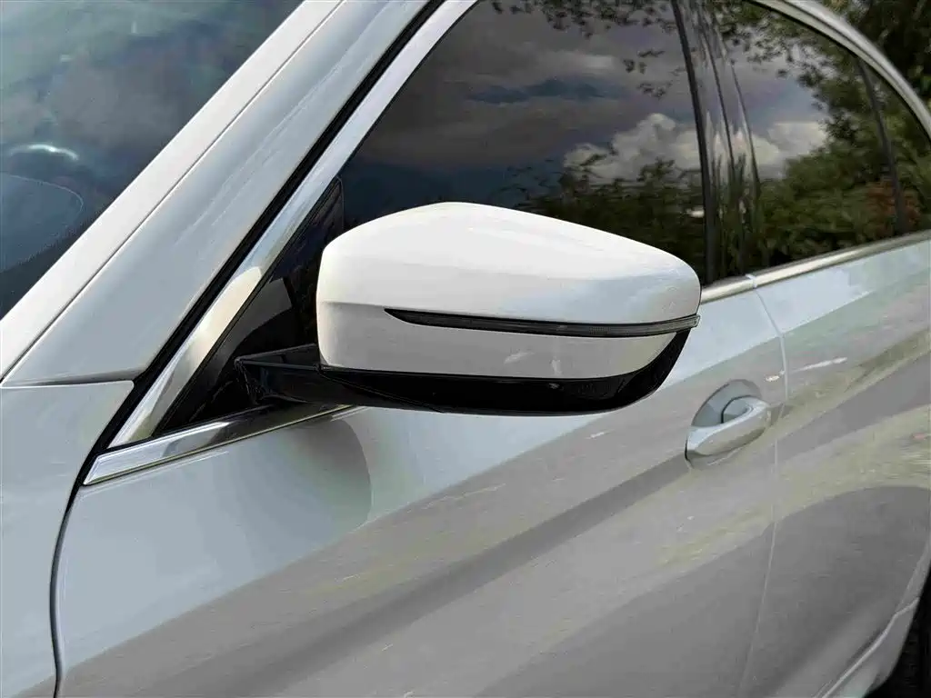 BMW 5 Series New Energy 2020 — фото 15