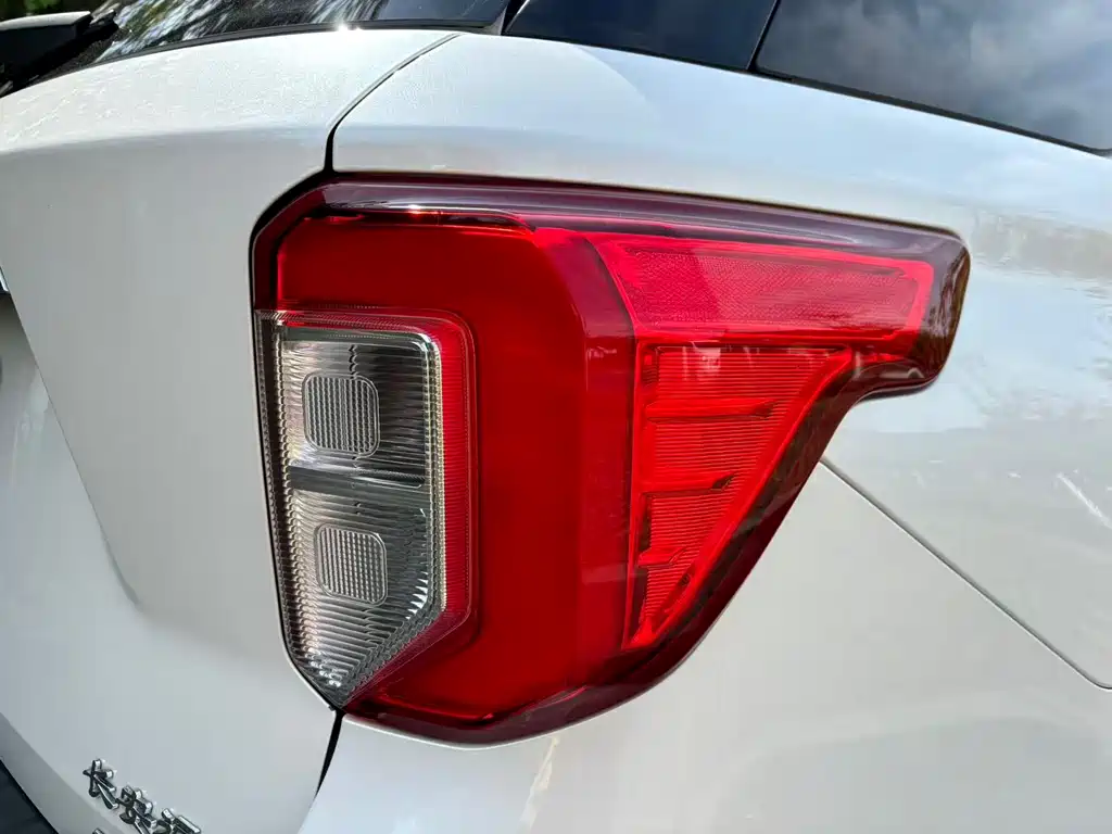 Ford Explorer 2022 — фото 33