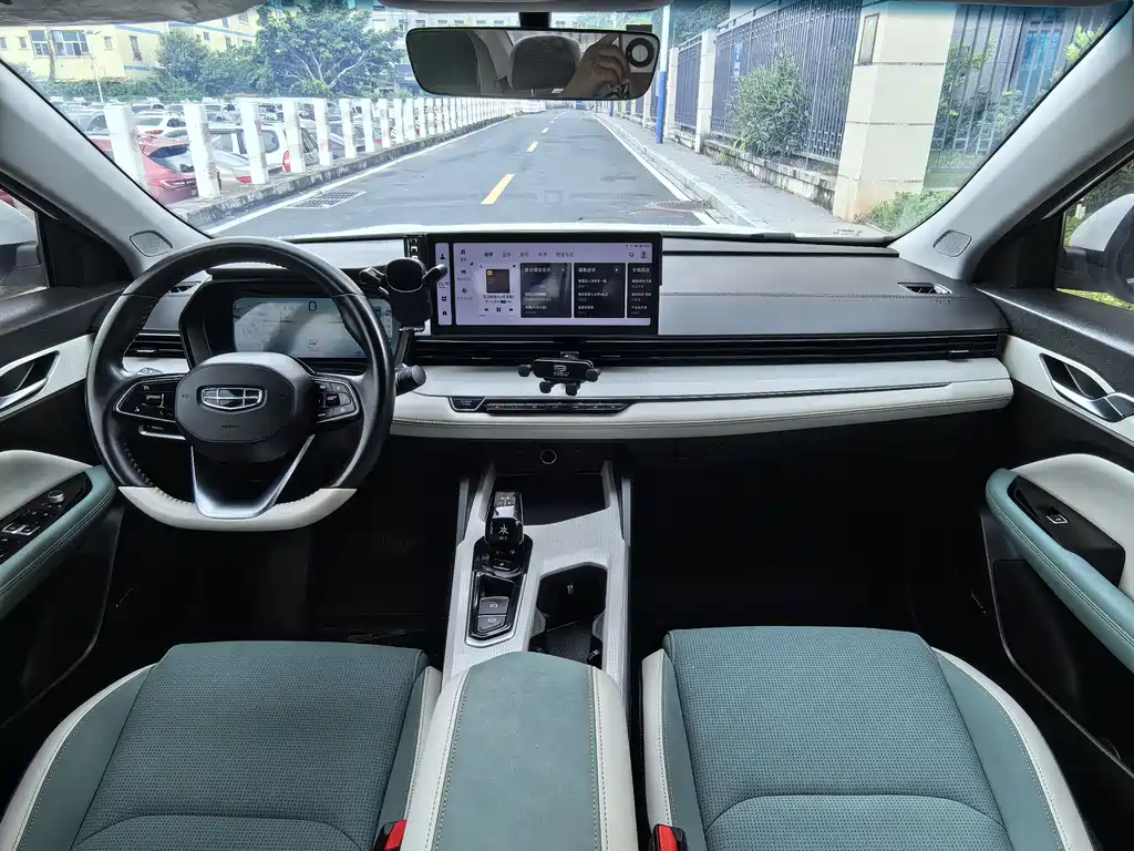 Geely L HiP 2023 — фото 17